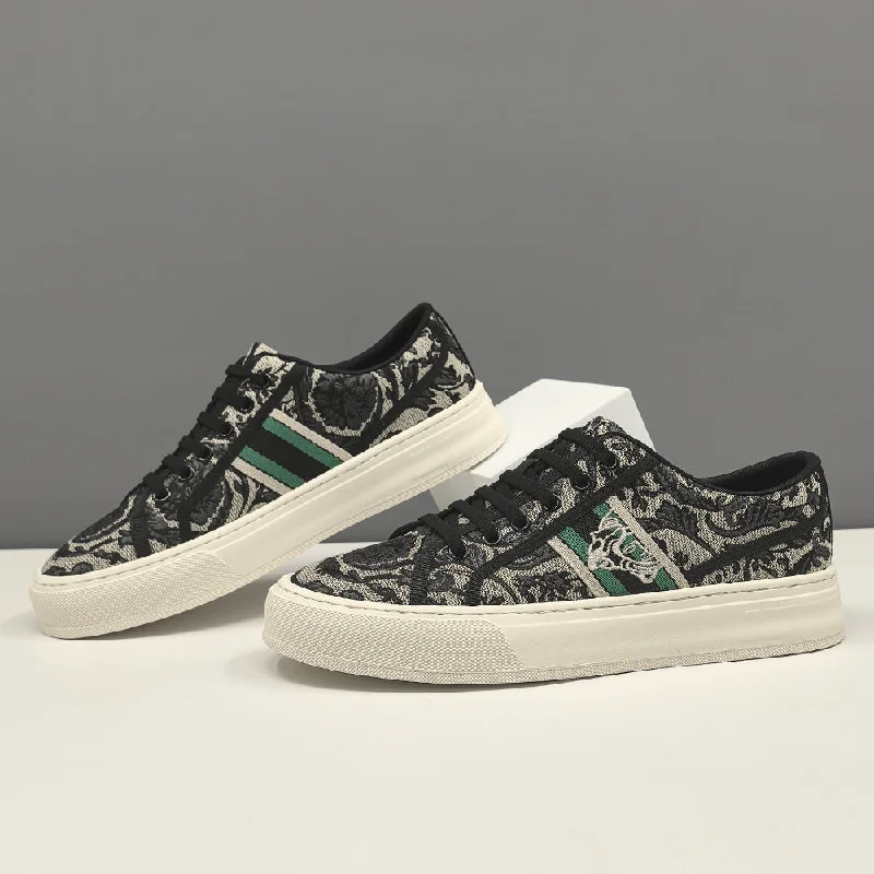 Men's canvas shoes with a rough - textured canvas for a rugged appearance Men's canvas shoes with a perforated design for better ventilationMen Fashion Flat Casual Breathable Canvas Shoes