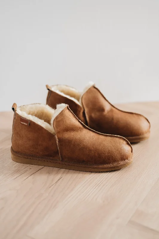 Men's slippers with a leather sole for a classic look ANTON Shepherd Mens Sheepskin Slippers with Sole Men's slippers with a leather sole for a classic look ANTON Shepherd Mens Sheepskin Slippers with Sole