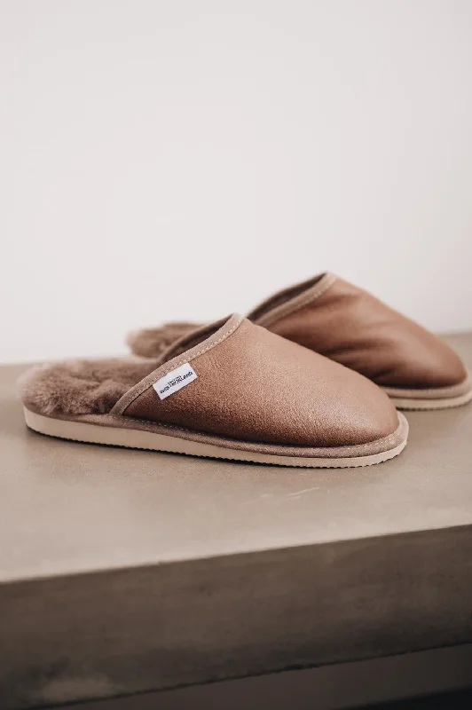 Men's slippers with a non - slip outsole for safety Men's Sheepskin Slip On Slippers with Sole | IDRIS Men's slippers with a non - slip outsole for safety Men's Sheepskin Slip On Slippers with Sole | IDRIS