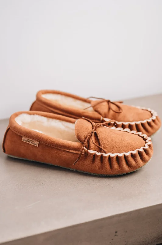 Men's slippers with a stretchy side panel for a better fit Men's Sheepskin Moccasin Slippers | NOAH Men's slippers with a stretchy side panel for a better fit Men's Sheepskin Moccasin Slippers | NOAH