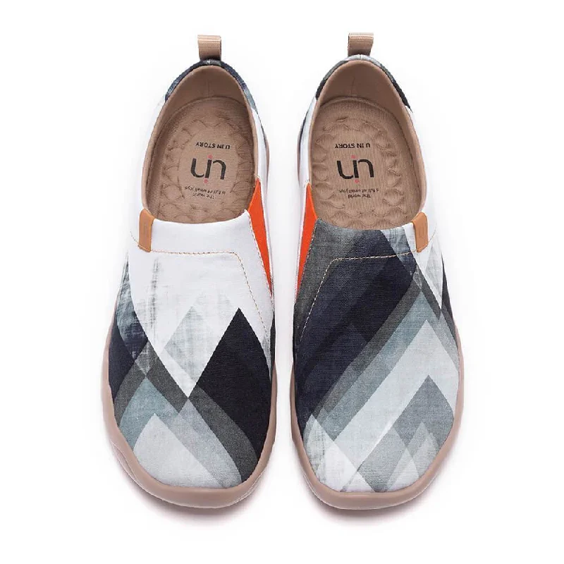 Men's canvas shoes with a water - resistant coating for outdoor use On Point