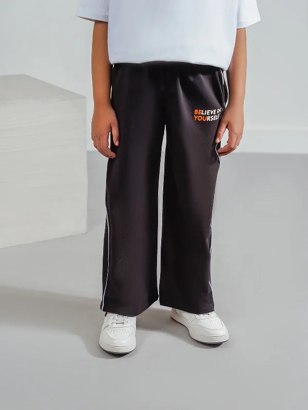 Men's sandals with a perforated leather upper for ventilation Men's sandals with a perforated leather upper for ventilation "ANZU" Regular Fit Black Graphic Trouser Men's sandals with a perforated leather upper for ventilation Men's sandals with a perforated leather upper for ventilation "ANZU" Regular Fit Black Graphic Trouser