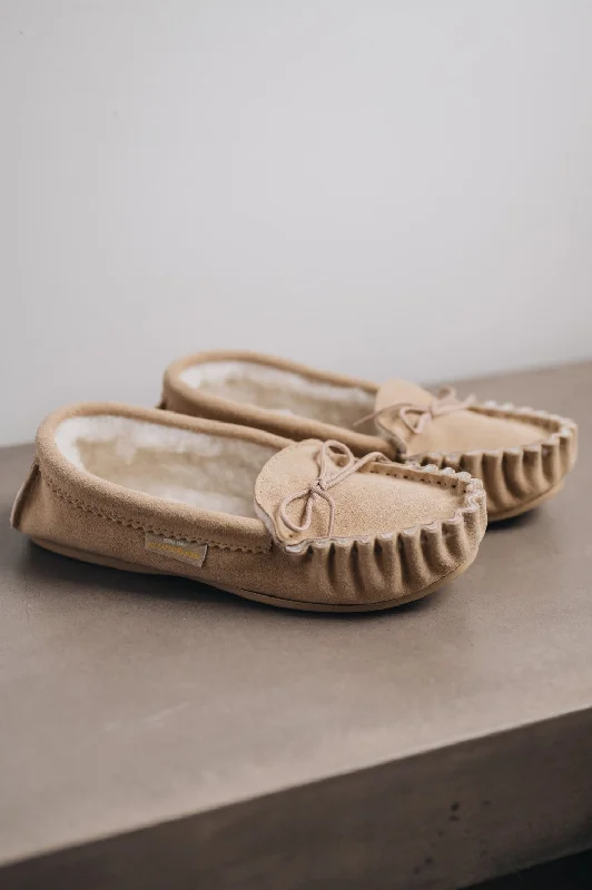 Men's slippers with a pointed toe for a stylish appearance Men's Moccasin Slippers Wool Lined with Sole Men's slippers with a pointed toe for a stylish appearance Men's Moccasin Slippers Wool Lined with Sole