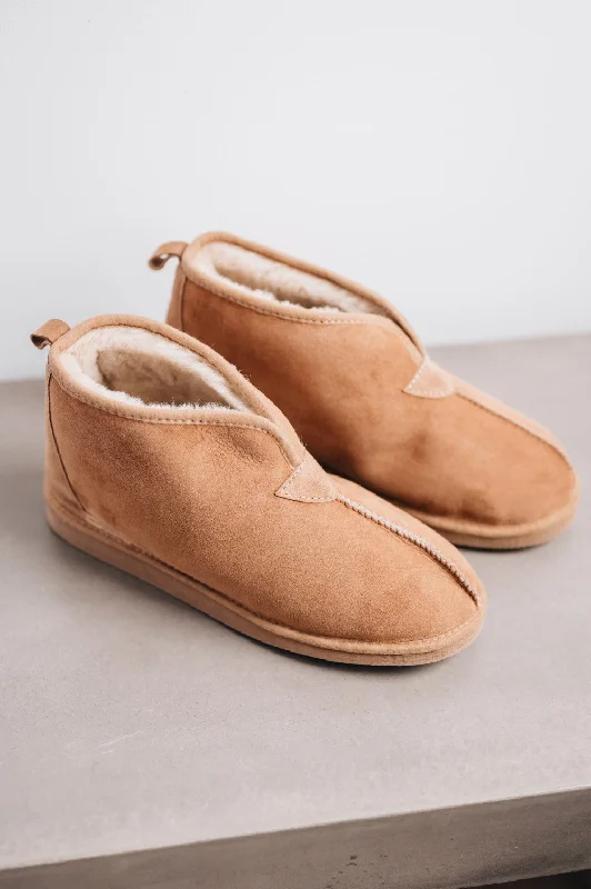 Men's slippers with a removable insole for cleaning Men's Sheepskin Slipper Boots | HUW Men's slippers with a removable insole for cleaning Men's Sheepskin Slipper Boots | HUW