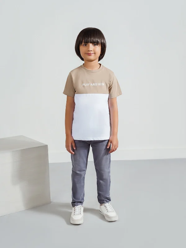 Men's sandals with a buckle closure Men's sandals with a buckle closure "AYUMI" Regular Fit Contrast T-Shirt Men's sandals with a buckle closure Men's sandals with a buckle closure "AYUMI" Regular Fit Contrast T-Shirt
