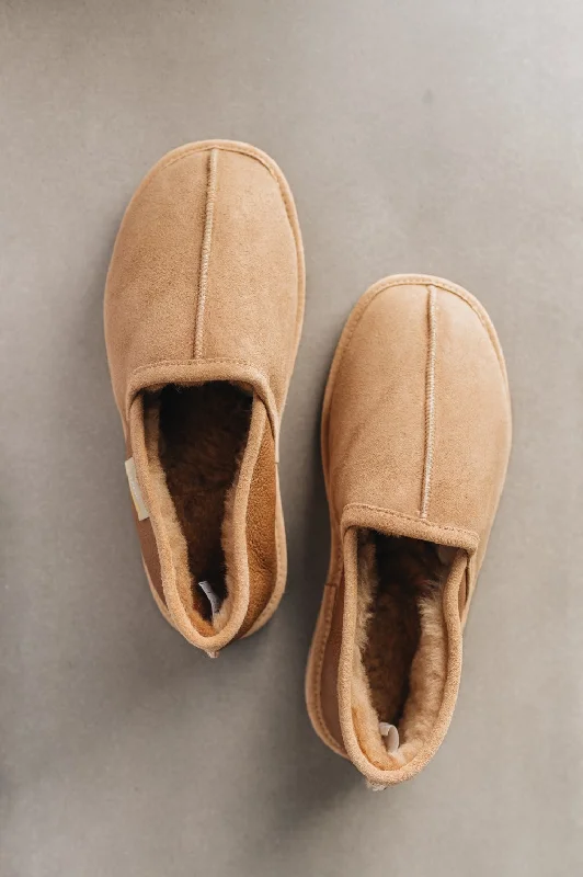 Men's slippers with a pointed toe for a stylish appearance Men's Sheepskin Slippers | DONALD Men's slippers with a pointed toe for a stylish appearance Men's Sheepskin Slippers | DONALD