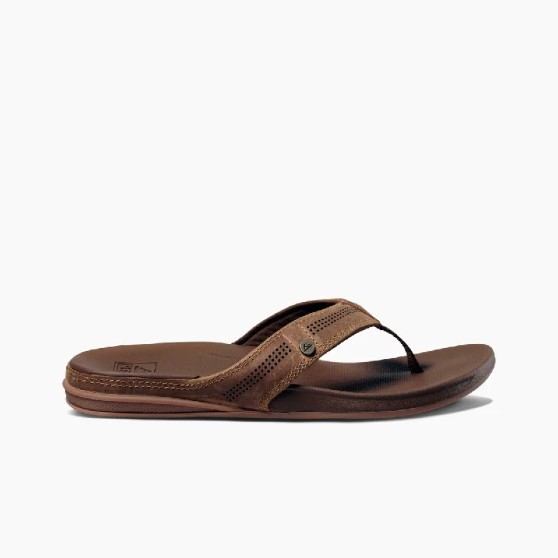 Men's sandals with a decorative buckle or charmCushion Lux