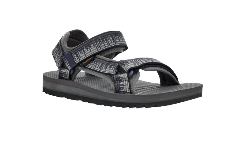 Men's sandals with a contrast stitching detailMen's Teva Universal Trail Shoe In Atmosphere Grey