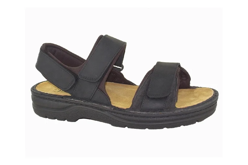 Men's sandals with a buckle closureArthur