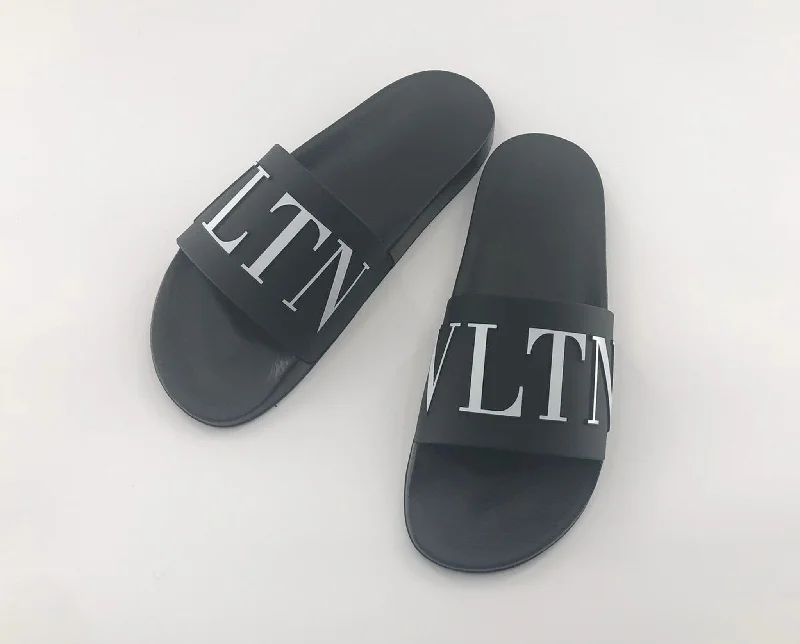 Men's sandals with a durable outer soleValentino Black VLTN Logo Pool Slides