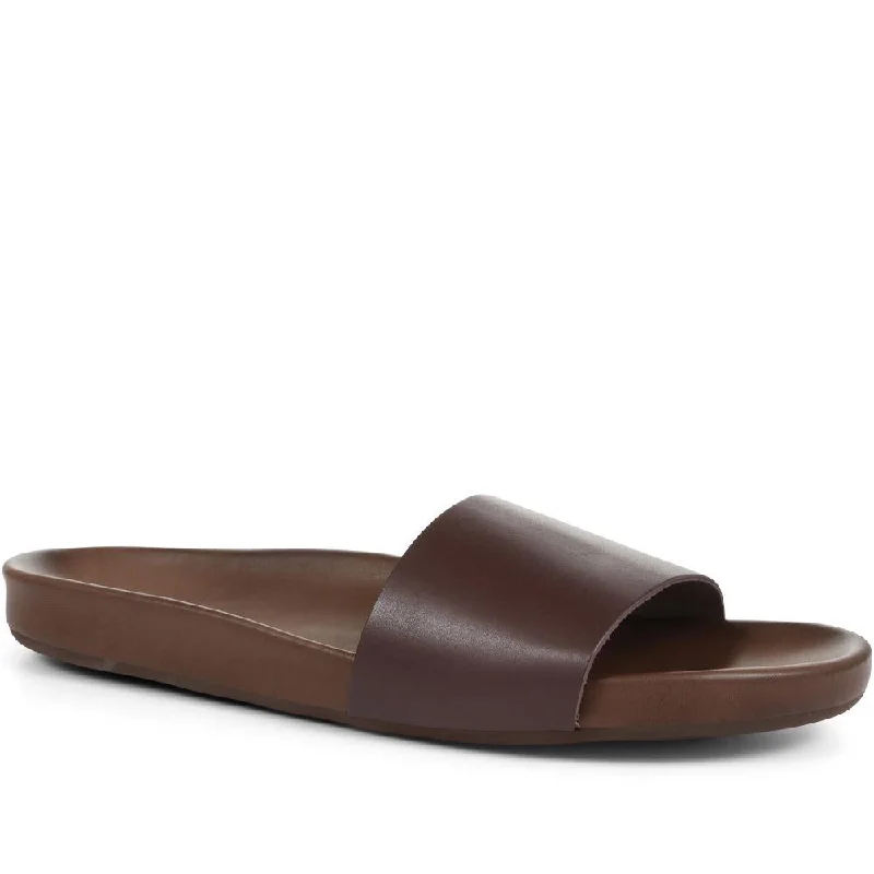 Men's sandals with a rubber sole for tractionWalton Leather Slider Sandals - WALTON / 322 193