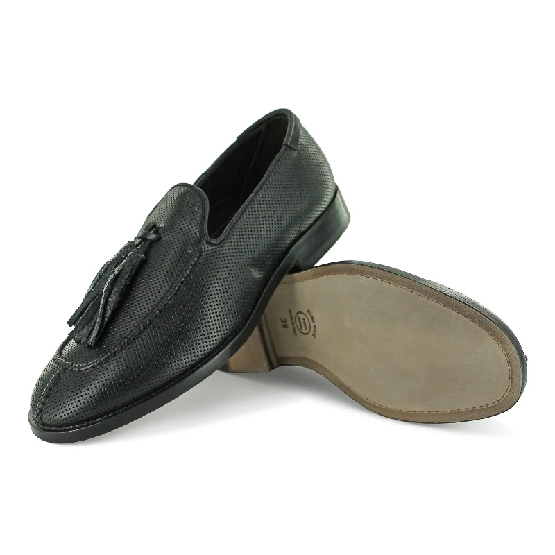 Men's loafers with a pointed toe for a stylish appearance16/721 - Black Tassle Loafer