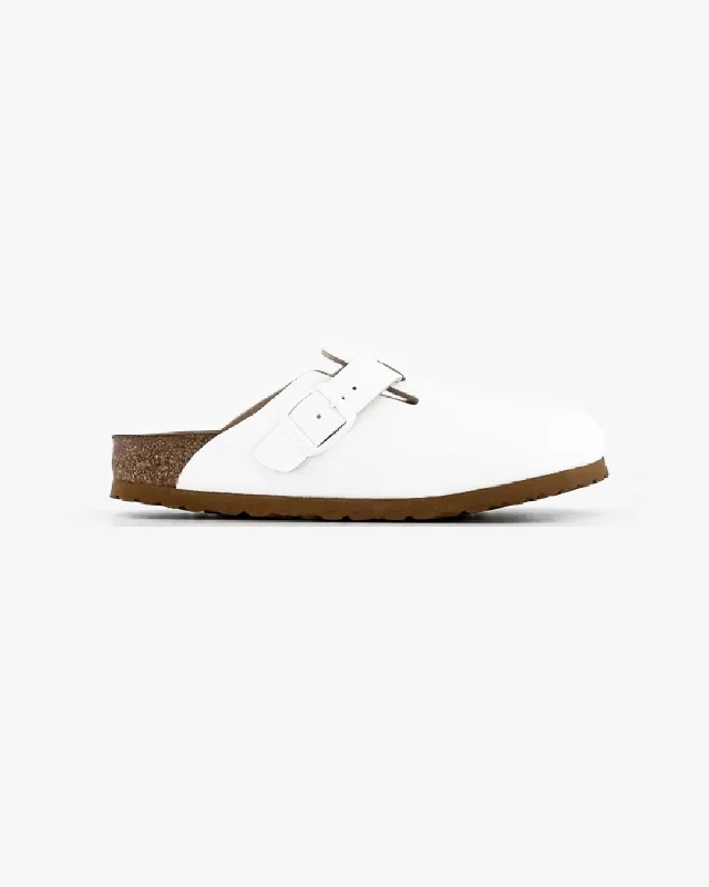 Men's slippers with a non - slip outsole for safetyBirkenstock Boston Leather "White" Slippers