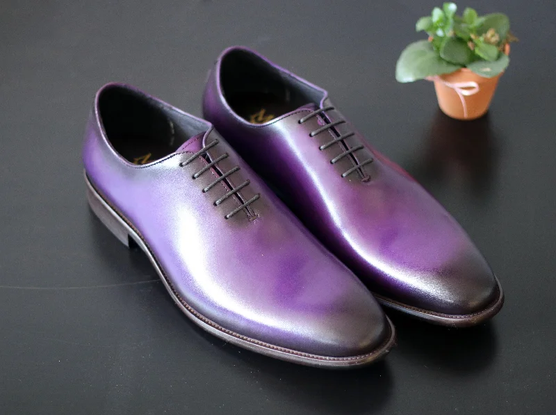 Men's Oxfords in a dark burgundy leather for a unique styleBurnished Calfskin Lace-Up Oxford Purple Men's Oxfords in a dark burgundy leather for a unique styleBurnished Calfskin Lace-Up Oxford Purple