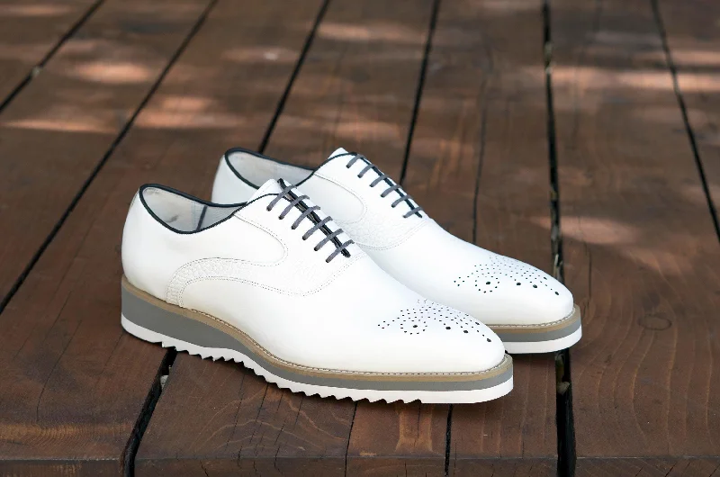 Men's Oxfords with a classic silhouette and a high - shine finishStyle: 515-40-White Men's Oxfords with a classic silhouette and a high - shine finishStyle: 515-40-White