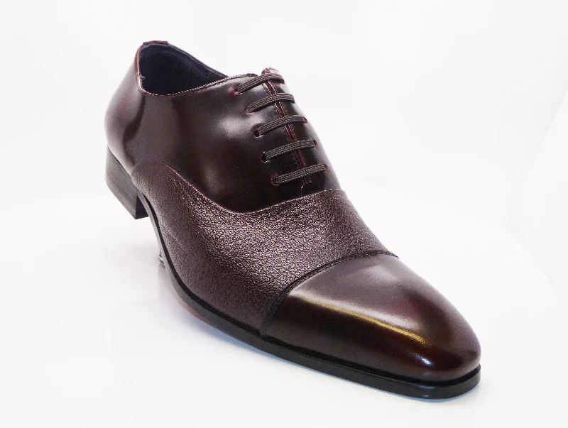 Men's Oxford shoes with a wingtip design and leather soleCalfskin & Deerskin Lace-Up Oxford Burgundy Men's Oxford shoes with a wingtip design and leather soleCalfskin & Deerskin Lace-Up Oxford Burgundy