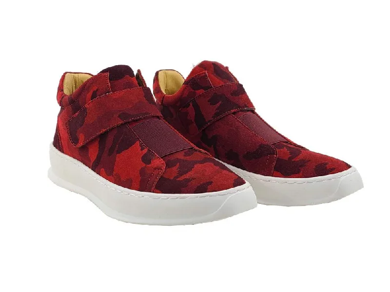 Men's Oxford shoes with a wingtip design and leather soleCamoflage Printed Suede High Top Sneaker Red Men's Oxford shoes with a wingtip design and leather soleCamoflage Printed Suede High Top Sneaker Red