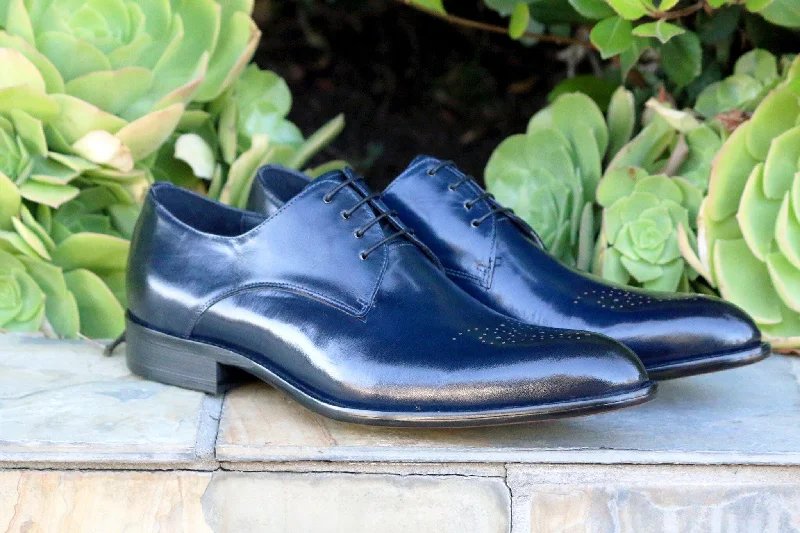 Men's Oxfords with a lace - up closure and a narrow fitBurnished Calfskin Lace-Up Oxford Navy Men's Oxfords with a lace - up closure and a narrow fitBurnished Calfskin Lace-Up Oxford Navy