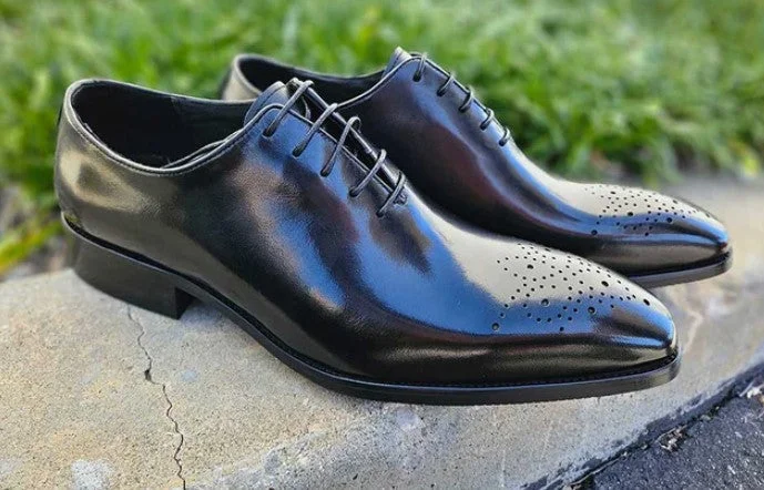 Men's Oxford shoes with a shock - absorbing insole and a leather liningBurnished Calfskin Lace-Up Oxford Black Men's Oxford shoes with a shock - absorbing insole and a leather liningBurnished Calfskin Lace-Up Oxford Black