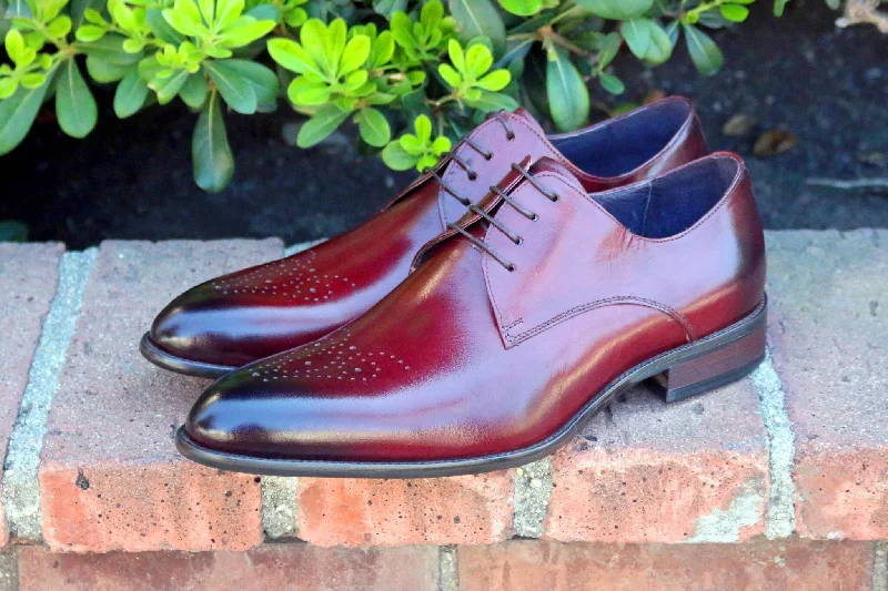 Men's Oxfords with a perforated leather strap for ventilationBurnished Calfskin Lace-Up Oxford Burgundy Men's Oxfords with a perforated leather strap for ventilationBurnished Calfskin Lace-Up Oxford Burgundy