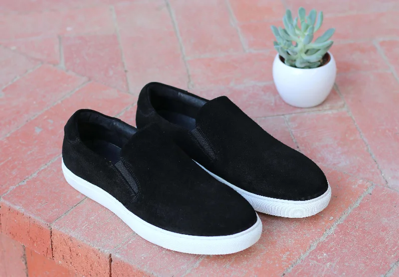 Men's Oxfords with a contrast stitching on the weltCarrucci by Maurice Suede Slip-On Sneaker Black Men's Oxfords with a contrast stitching on the weltCarrucci by Maurice Suede Slip-On Sneaker Black