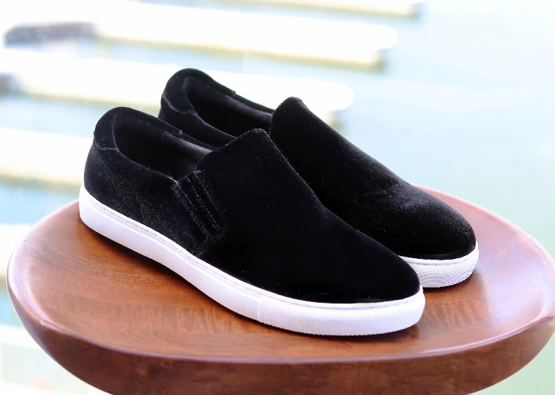 Brogue - perforated men's Oxfords for a traditional lookCarrucci by Maurice Velvet Slip-On Sneaker Black Brogue - perforated men's Oxfords for a traditional lookCarrucci by Maurice Velvet Slip-On Sneaker Black