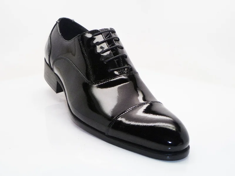 Men's Oxfords with a low - heeled design and a square toePatent Leather Lace-Up Oxford Black Men's Oxfords with a low - heeled design and a square toePatent Leather Lace-Up Oxford Black