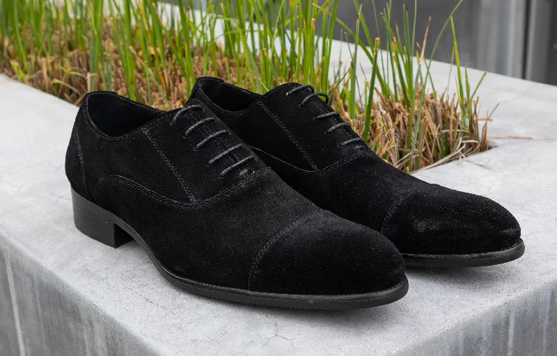 Men's Oxfords with a contrast stitching on the weltSuede Lace-Up Oxford Black