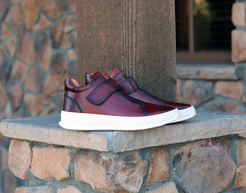 Men's Oxfords with a cap - toe design and a rubber heelCalfskin High Top Sneaker Burgundy Men's Oxfords with a cap - toe design and a rubber heelCalfskin High Top Sneaker Burgundy