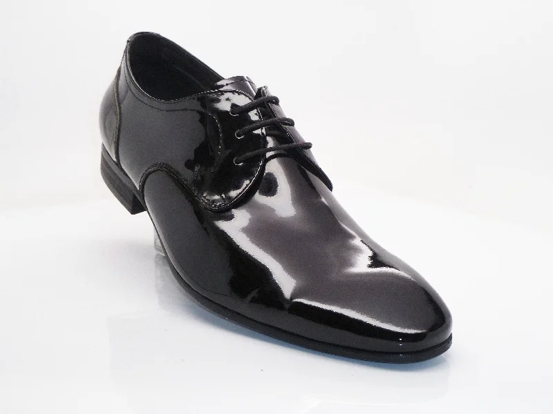 Men's Oxfords in a dark burgundy leather for a unique stylePatent Leather Lace-Up Oxford Black Men's Oxfords in a dark burgundy leather for a unique stylePatent Leather Lace-Up Oxford Black