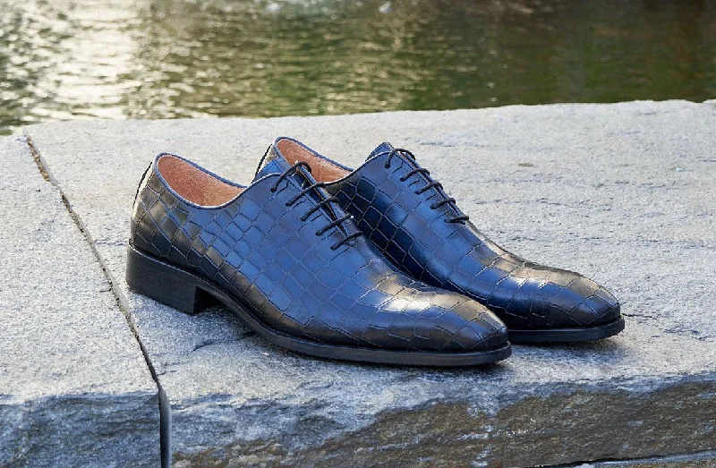 Men's Oxfords with a lace - up closure and a narrow fitCrocodile Embossed Calfskin Lace-Up Oxford Navy Men's Oxfords with a lace - up closure and a narrow fitCrocodile Embossed Calfskin Lace-Up Oxford Navy
