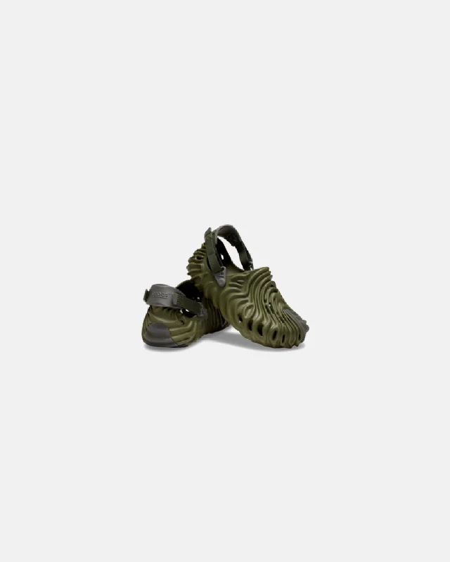 Men's slippers with a pointed toe for a stylish appearanceCrocs Salehe Bembury x Pollex Clog -Cucumber 'Green' Men's slippers with a pointed toe for a stylish appearanceCrocs Salehe Bembury x Pollex Clog -Cucumber 'Green'