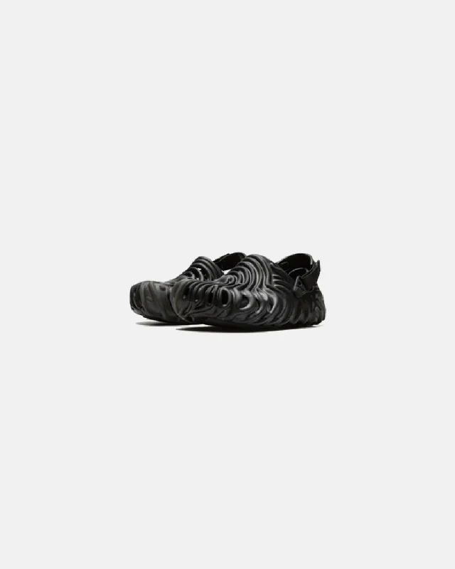 Men's slippers with a decorative pom - pom or tasselCrocs Salehe Bembury x Pollex Clog -Sasquatch 'Black' Men's slippers with a decorative pom - pom or tasselCrocs Salehe Bembury x Pollex Clog -Sasquatch 'Black'