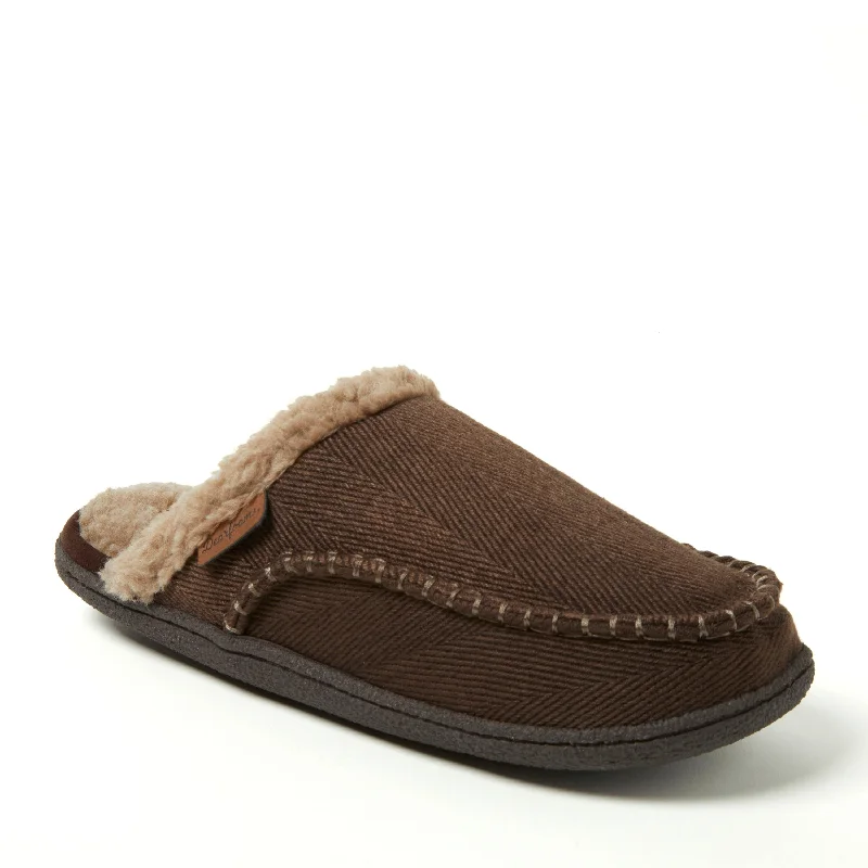 Men's slippers with a leather sole for a classic lookDearfoams Men's Matthew Moccasin Toe Scuff Slipper