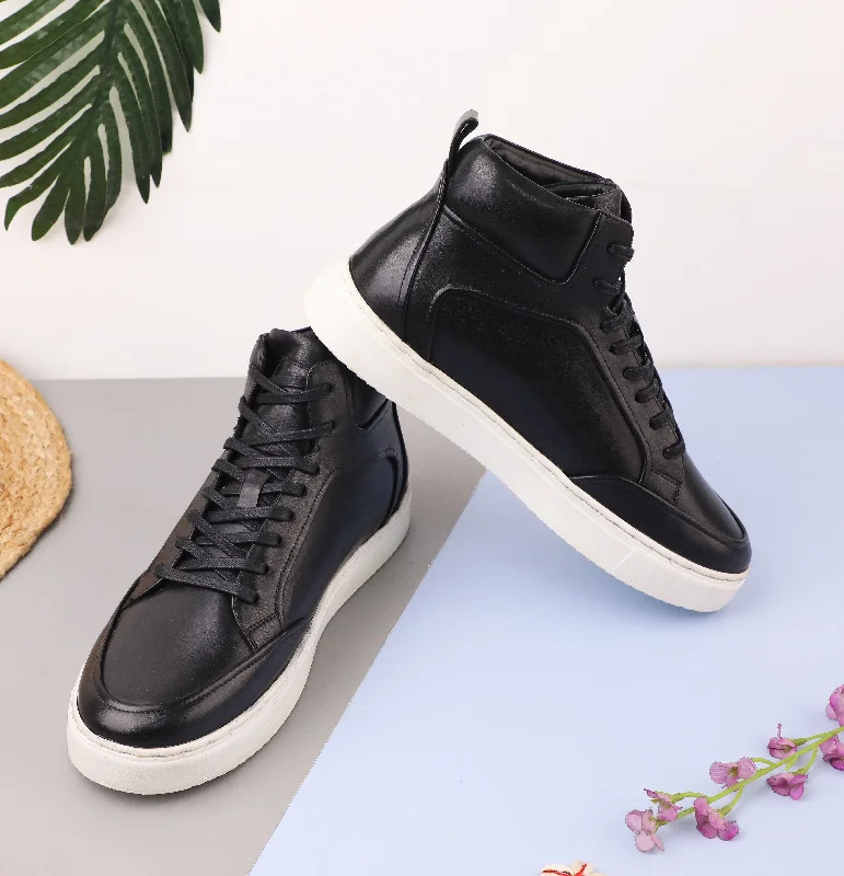 Men's casual shoes with a geometric patternEzok Black Leather Sneaker For Men