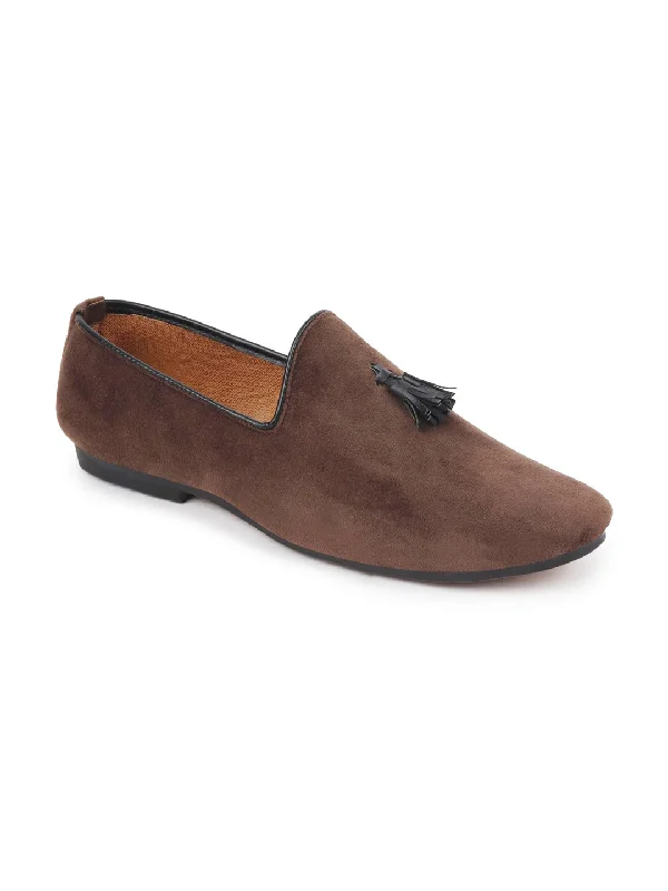 Men's casual shoes with a logo patch on the tongueMen Brown Casual Velvet Slip-On Loafers