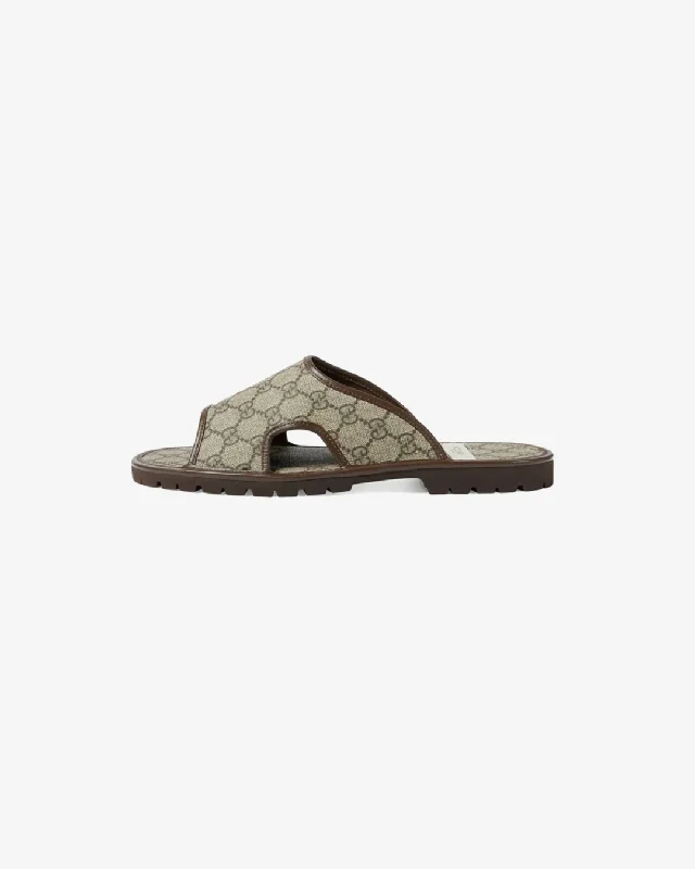 Men's slippers with a logo patch on the sideGucci Men’s GG Supreme Sandal