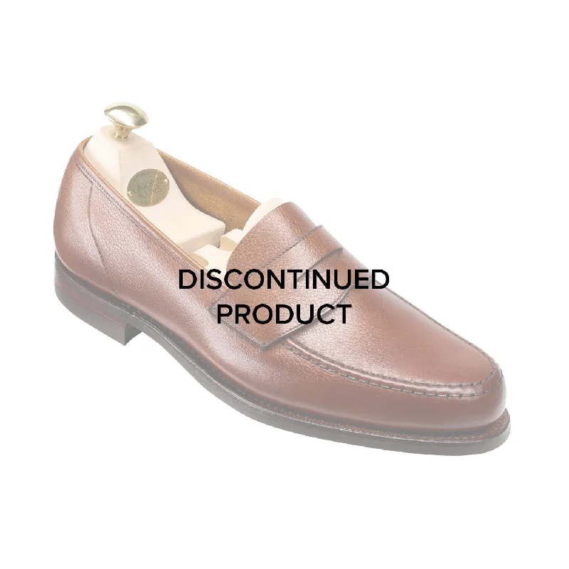 Men's loafers in a neutral color like black or brownHarvard 2 Tan Pebble Grain