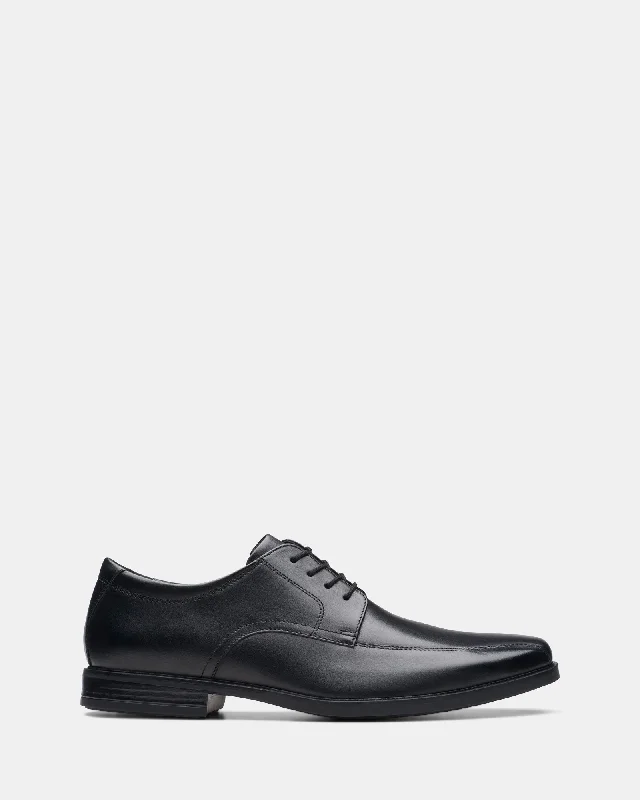 Men's loafers with a low - heeled designHoward Over Black Leather