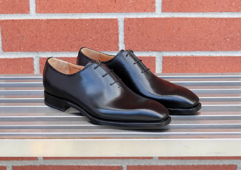 Men's Oxfords in a dark burgundy leather for a unique style"Jason Sr" Burnished Calfskin Lace-Up Oxford Black Men's Oxfords in a dark burgundy leather for a unique style"Jason Sr" Burnished Calfskin Lace-Up Oxford Black