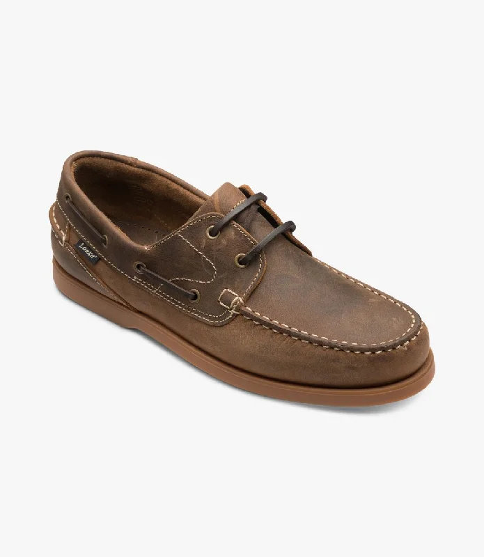 Breathable men's casual shoes for warm weatherLOAKE Lymington -  Lace up boat shoe- Brown Waxy Leather