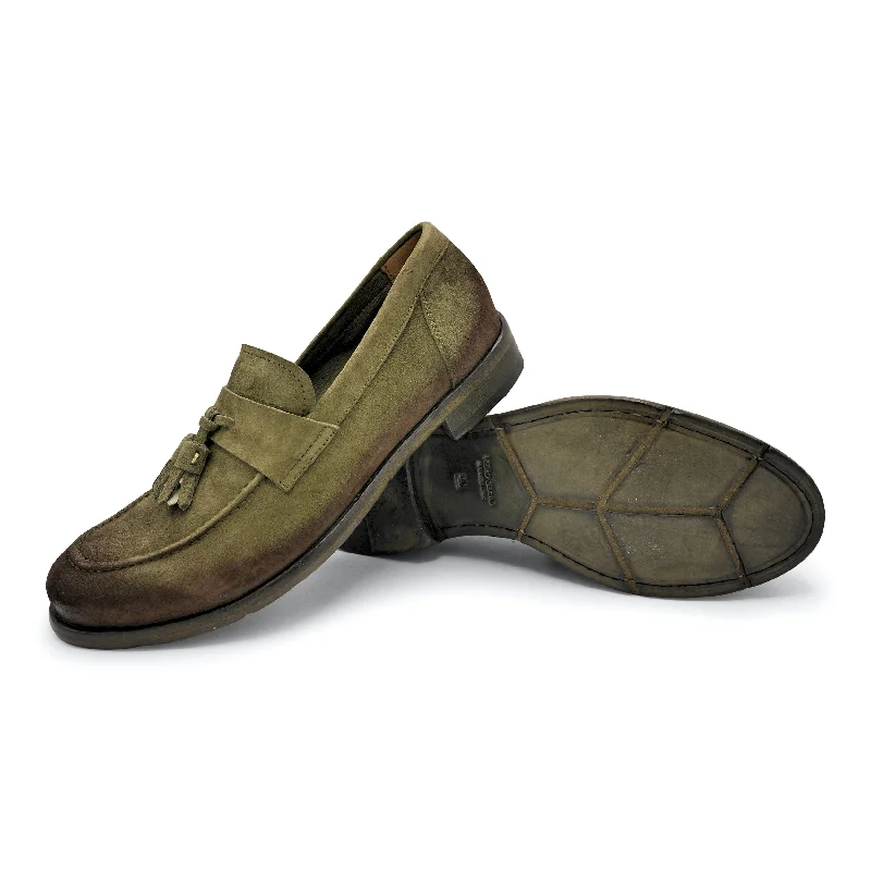 Men's loafers in a neutral color like black or brownM905 - Mocassino Verde