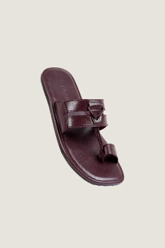 Men's slippers in a warm color like red or brownMen's Kolhapuri Leather Slipper