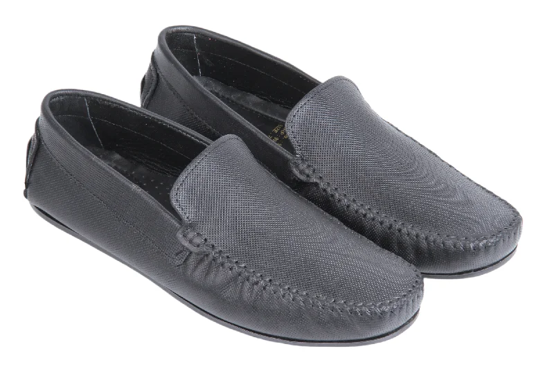 Slip - on men's loafers for easy wearMens leather loafer shoe 993507