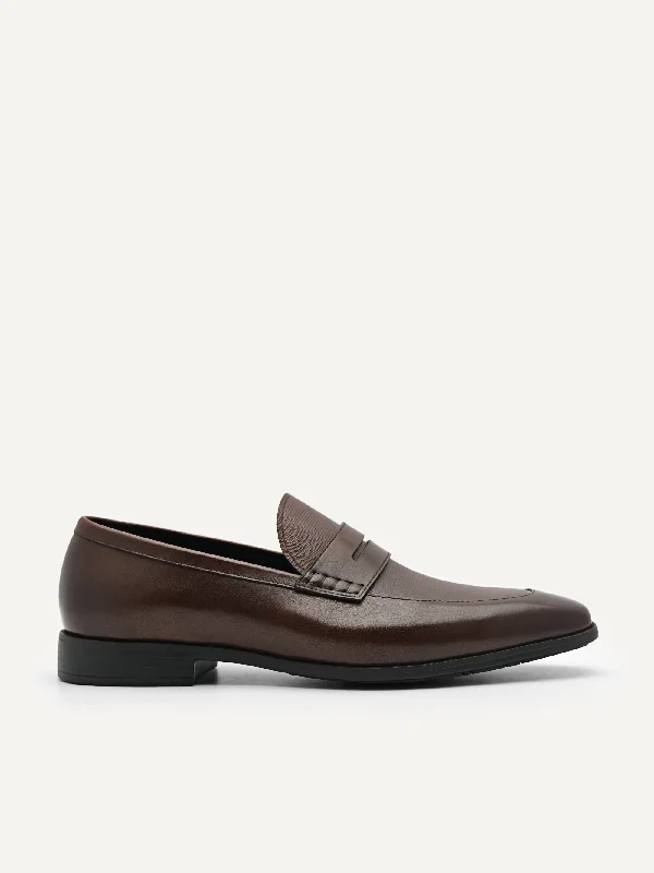 Men's loafers with a stretchy side panel for a better fitAltitude Lightweight Leather Penny Loafers