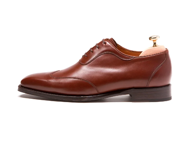 Men's Oxford shoes with a wingtip design and leather soleRainier - MTO - Cacao Calf - MGF Last - Single Leather Sole Men's Oxford shoes with a wingtip design and leather soleRainier - MTO - Cacao Calf - MGF Last - Single Leather Sole