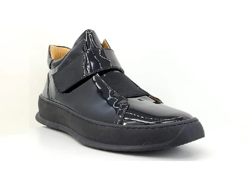 Men's Oxford shoes with a decorative inlay on the toeShiny Calfskin High Top Sneaker Black Men's Oxford shoes with a decorative inlay on the toeShiny Calfskin High Top Sneaker Black
