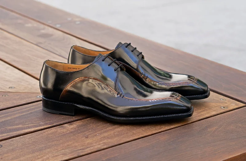 Brogue - perforated men's Oxfords for a traditional lookShiny Calfskin Lace-Up Oxford Black/Caramel Brogue - perforated men's Oxfords for a traditional lookShiny Calfskin Lace-Up Oxford Black/Caramel