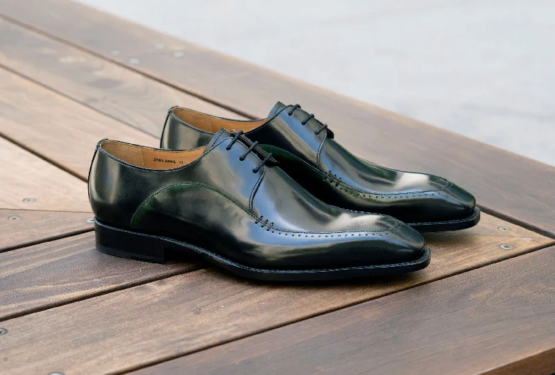 Men's Oxfords with a classic silhouette and a high - shine finishShiny Calfskin Lace-Up Oxford Black/Green Men's Oxfords with a classic silhouette and a high - shine finishShiny Calfskin Lace-Up Oxford Black/Green