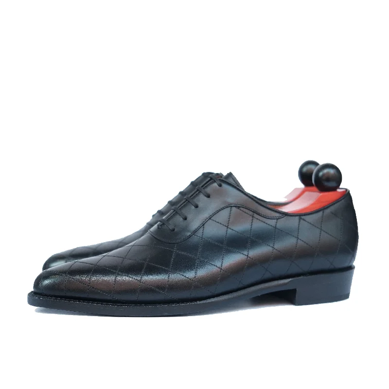 Men's Oxford shoes with a decorative inlay on the toeSpokane - Quilted Black Calf